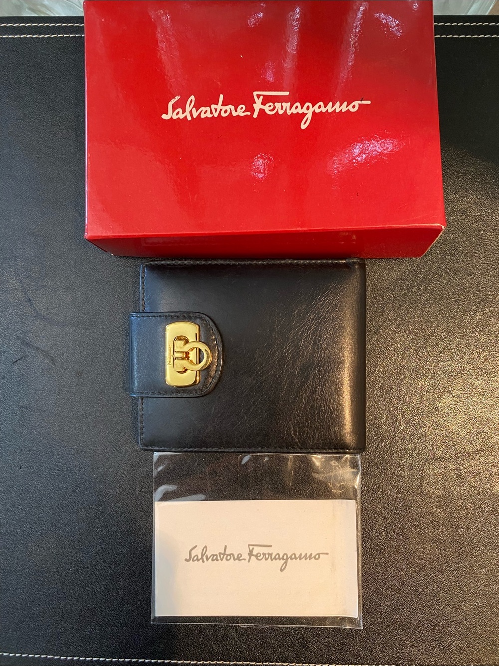 Salvatore Ferragamo Black Calfskin Leather Men’s Wallet. Gold-tone Gancini Clasp - Picture 4 of 14